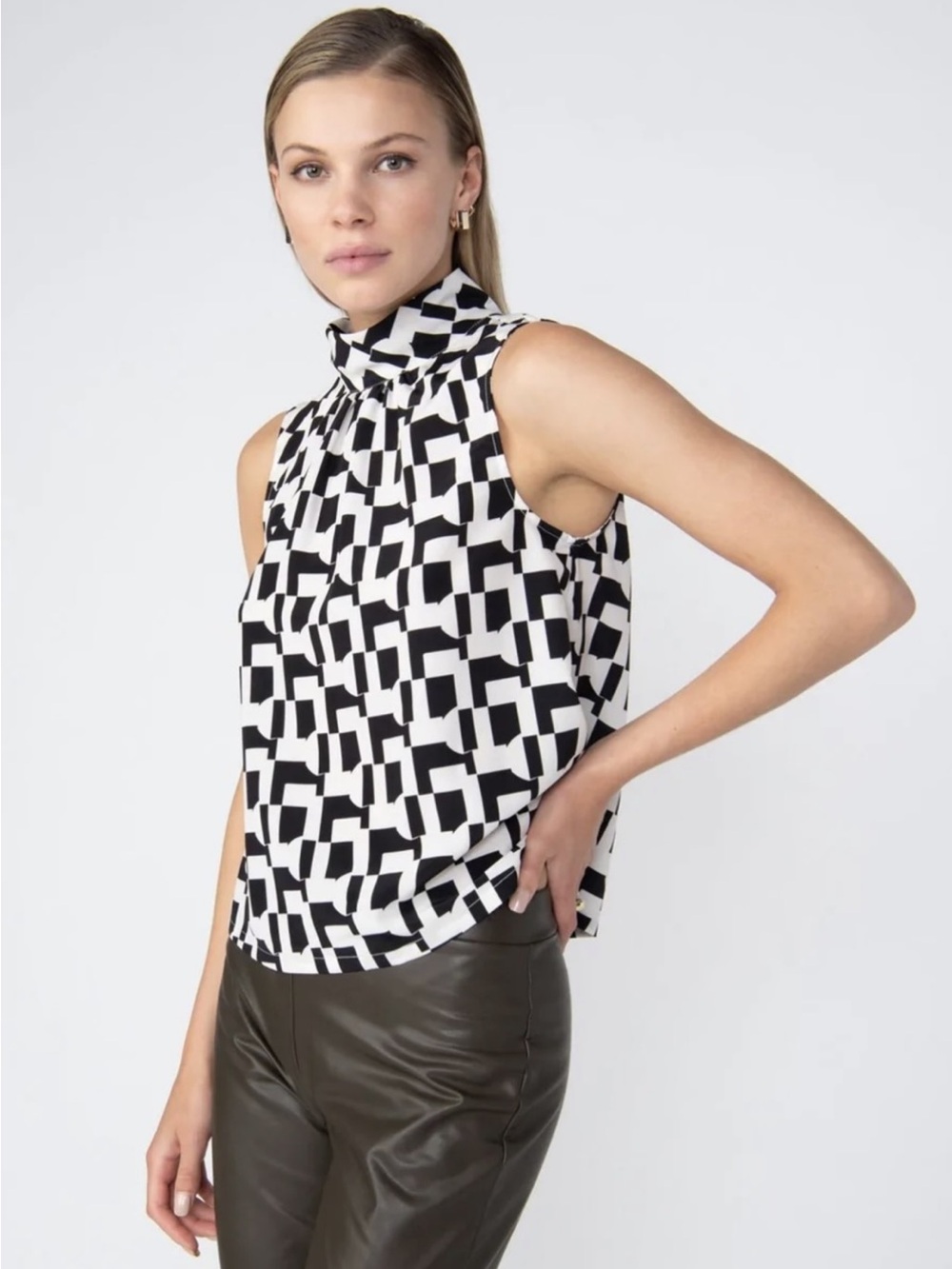 Sanctuary Mock Neck Popover Black & White Geometric Sleeveless Blouse